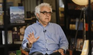 “Família de gangsters”, diz Milton Hatoum em crítica à gestão de Bolsonaro