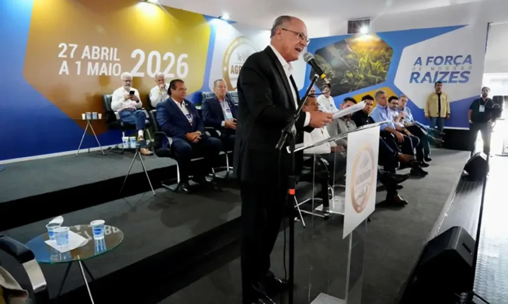 Alckmin anuncia R$ 10 bilhões em crédito para modernizar máquinas agrícolas no país