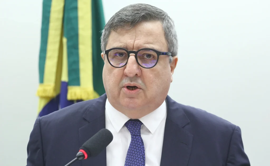 Deputado alerta para risco de aumento na conta de luz após leilão de energia; Congresso cobra explicações