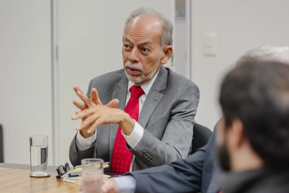 Inácio Arruda retoma mandato na Câmara e reforça defesa do fim da escala 6x1