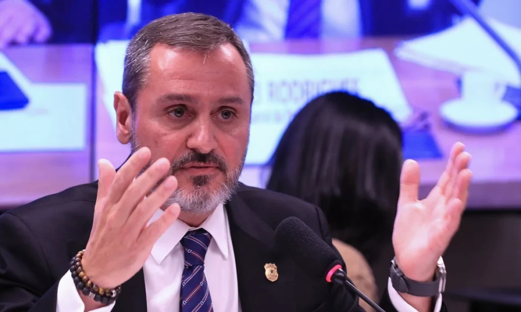 Polícia Federal retira credenciais de agente de imigração dos EUA e Brasil adota reciprocidade