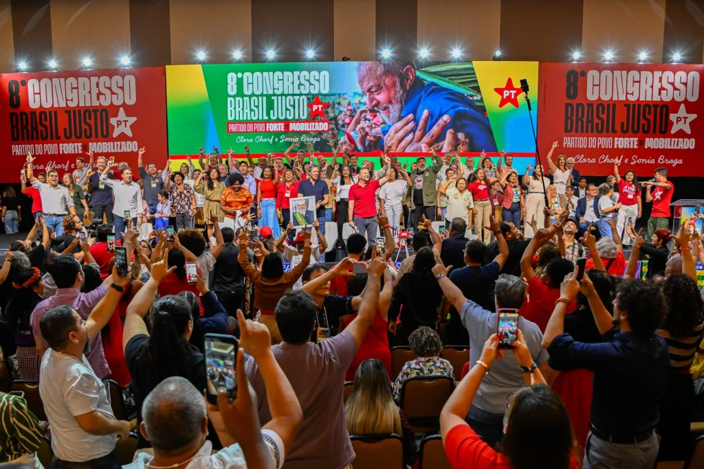 PT encerra Congresso com manifesto, defende reformas estruturais e fortalece mobilização pela reeleição de Lula