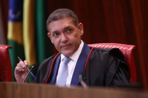 TSE elege Kassio Nunes Marques para a presidência e muda comando da Justiça Eleitoral rumo a 2026