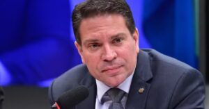 Prisão de Ramagem nos EUA abre cenários de deportação, extradição ou asilo e amplia crise política