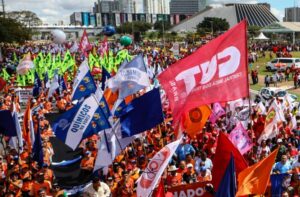 Marcha da Classe Trabalhadora leva milhares a Brasília no dia 15 de abril