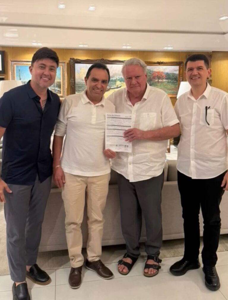 Pedro Lobo se filia ao Republicanos após saída do PT no Ceará