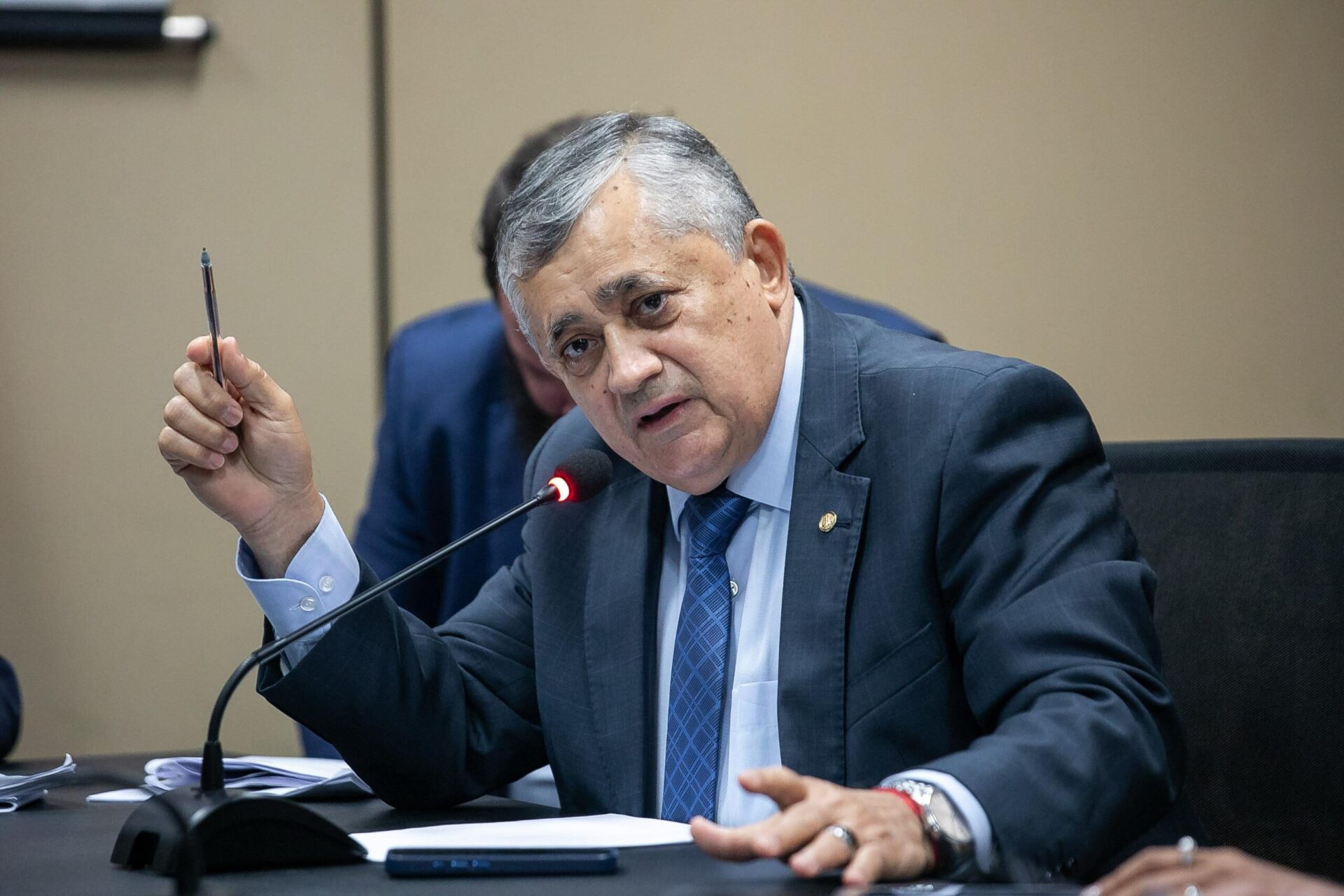 p.5 Jose Guimaraes atua no Congresso pela reducao da jornada e fim da escala 6x1 1
