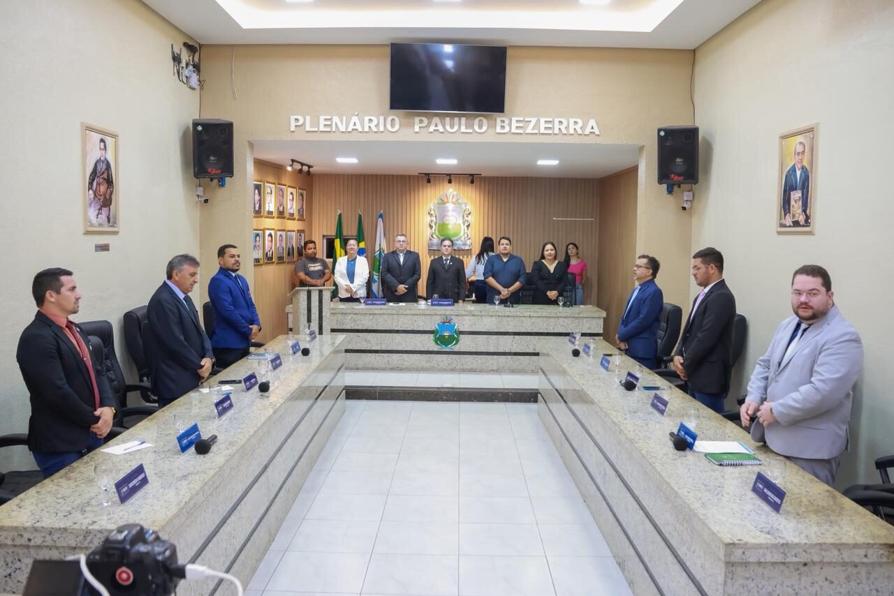 p.7 Camara do Crato aprova projetos que beneficiam professores motoboys e mais nove materias