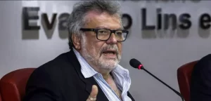 “O fascismo se sustenta no fanatismo de massas e na suspensão da crítica”, diz psicanalista