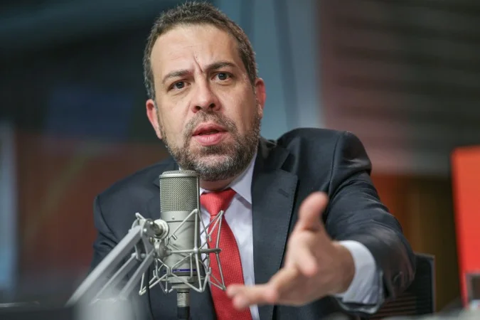 Boulos diz que Lula quer fim imediato da escala 6×1, sem período de transição