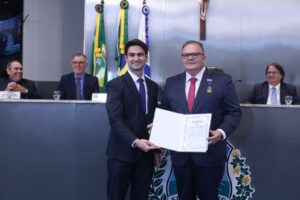 Câmara de Fortaleza entrega Medalha do Mérito Jurídico a Rogério Feitosa Mota por iniciativa de Pedro Matos