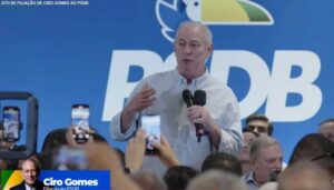 PSDB do Ceará tem sinal de alerta sobre aproximação entre Ciro e Flávio Bolsonaro; tucanos querem evitar desgastes