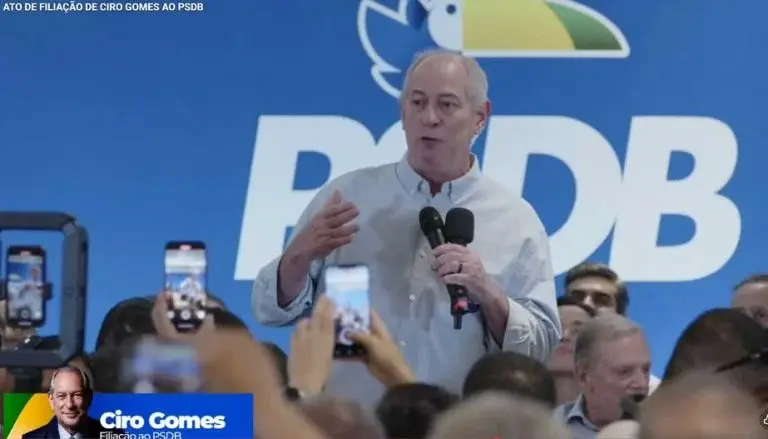 PSDB do Ceará tem sinal de alerta sobre aproximação entre Ciro e Flávio Bolsonaro; tucanos querem evitar desgastes 1 WhatsApp Image 2026-05-16 at 11.55.39