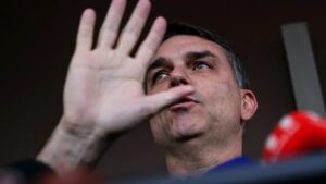 Bolsonaro-Master não é sobre filme, mas política que vende ou trai o Brasil