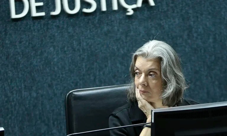 Cármen Lúcia vota por derrubar flexibilização da Lei da Ficha Limpa