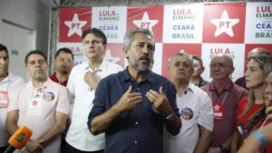 Lançado pré-candidato à reeleição, Elmano agradece apoio, convoca militância e fala em novos desafios para o Ceará
