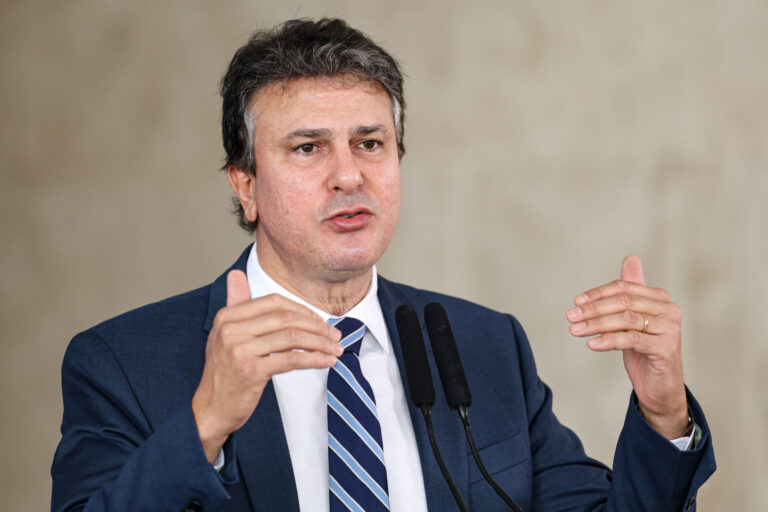 Camilo descarta candidatura ao governo e critica aliança de Ciro com bolsonarismo