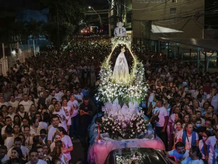 Procissão de Nossa Senhora de Fátima reúne milhares de fiéis nas ruas de Fortaleza 17 Procissão de Nossa Senhora de Fátima reúne milhares de fiéis nas ruas de Fortaleza