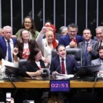 Câmara aprova PEC que acaba com escala 6x1 e reduz jornada para 40 horas sem perda salarial