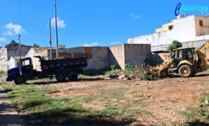 Moradores do Salesianos cobram solução para terreno baldio ao lado de unidade de saúde em Juazeiro do Norte
