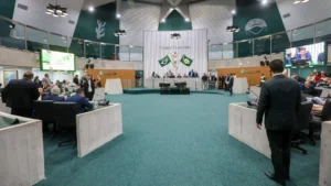 Alece aprova 23 projetos na primeira quarta-feira presencial com votação em 2026 e registra 41 deputados presentes