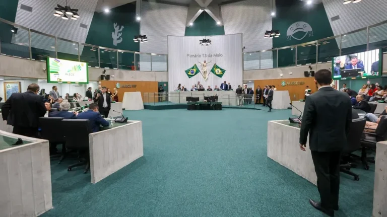 Alece aprova 23 projetos na primeira quarta-feira presencial com votação em 2026 e registra 41 deputados presentes