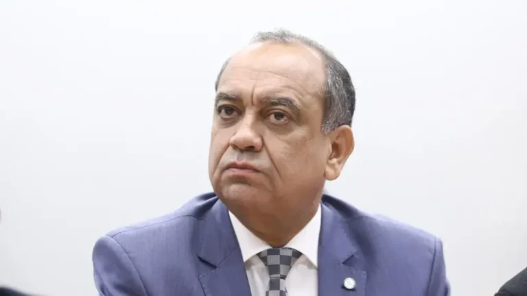 Deputado Max Lemos tem carro atacado a tiros no Rio; ninguém ficou ferido