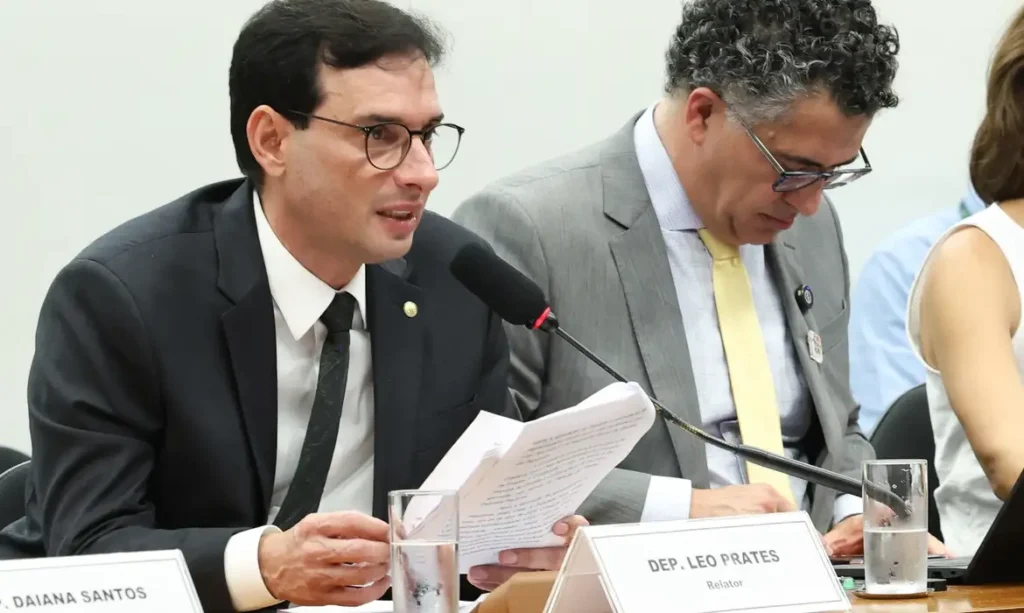 Relator da escala 6x1 propõe 40 horas semanais, duas folgas e domingo preferencial de descanso