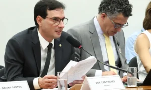 Relator da escala 6×1 propõe 40 horas semanais, duas folgas e domingo preferencial de descanso