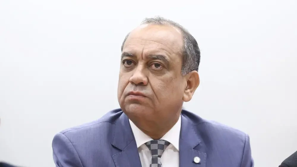 Deputado Max Lemos tem carro atacado a tiros no Rio; ninguém ficou ferido