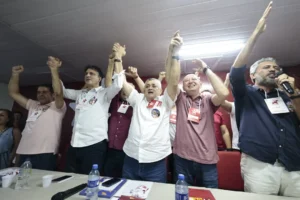 PT Ceará oficializa pré-candidatura de Elmano à reeleição e inaugura nova sede em Fortaleza