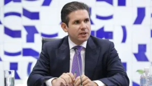 Hugo Motta quer iniciar debates estaduais sobre fim da escala 6×1 pela Paraíba
