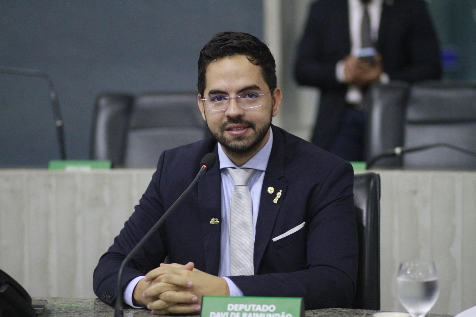 p.14 Deputado Davi de Raimundao antecipa mensagem ao trabalhador pelo dia que lhe e consagrado