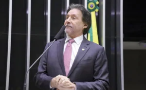 Entre o Senado e a reeleição: os movimentos estratégicos de Eunício Oliveira