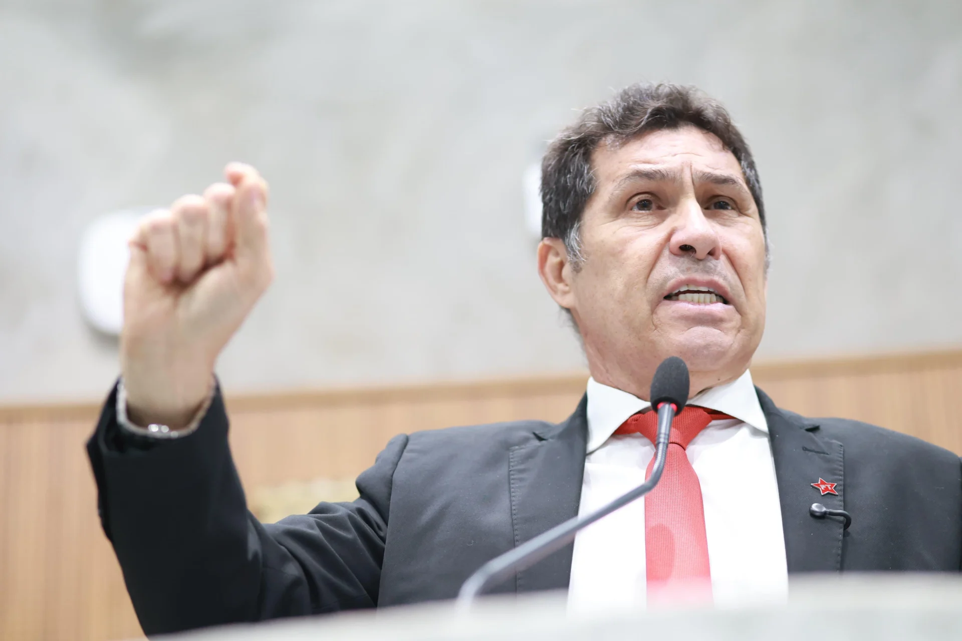 p.20 Quem vota em outubro e o povo nao este Congresso lembra De Assis Diniz