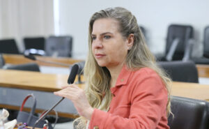  PL de Luizianne aumenta pena para tentativa de feminicídio quando houver amputação de membros e mutilação de órgãos