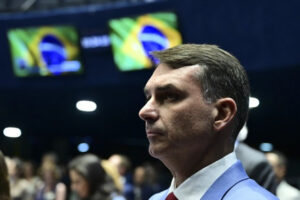 Filme Dark Horse é o Cavalo de Troia da candidatura de Flávio Bolsonaro