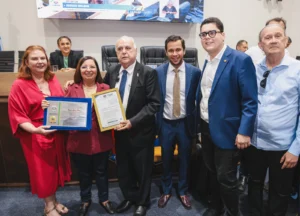 Câmara de Juazeiro do Norte concede cidadania à deputada Fernanda Pessoa e nomeia Roberto Pessoa como primeiro Embaixador do Padre Cícero
