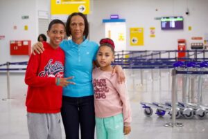 Mãe de Vozinha embarca para os EUA e pode acompanhar filho em Cabo Verde x Uruguai