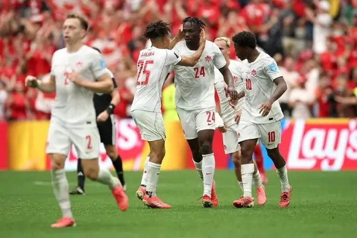 Canadá avança ao mata-mata pela 1ª vez, e Suíça se classifica na liderança do grupo B na Copa