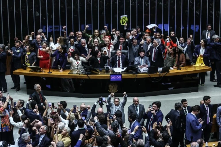 PEC do fim da escala 6×1 terá primeiro debate no Senado após permanecer um mês parada à espera de Alcolumbre
