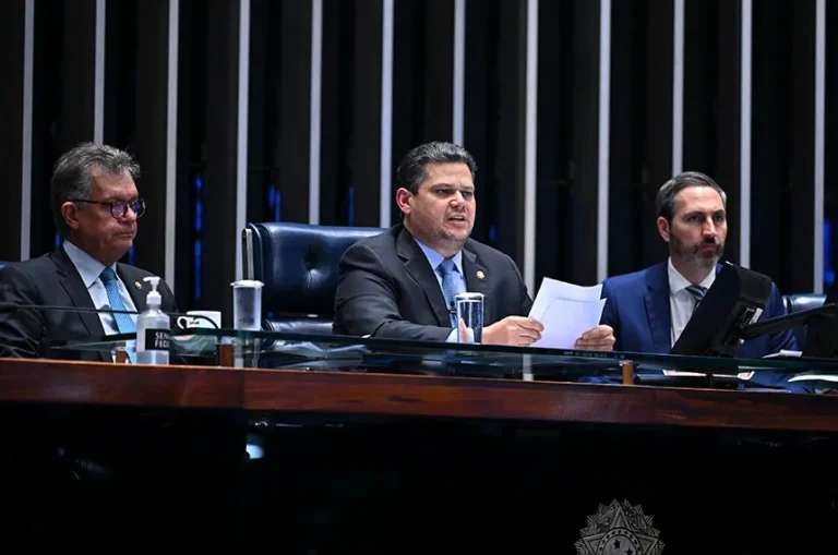 PEC reduz idade de aposentadoria de agentes de saúde e deve ser votada no Senado até 15 de julho