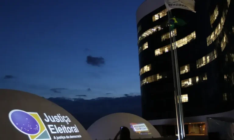TSE suspende julgamento sobre pesquisa AtlasIntel que movimentou cenário presidencial de 2026
