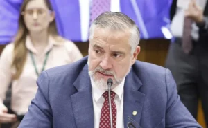 Governo retira urgência do projeto sobre redução da escala 6×1 e libera pauta da Câmara para novas votações