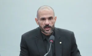 Câmara avança com projeto que protege motoristas de aplicativo e permite recusa de corrida diante de risco comprovado