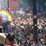 Parada LGBT+ de São Paulo chega aos 30 anos com defesa do voto e crítica ao conservadorismo