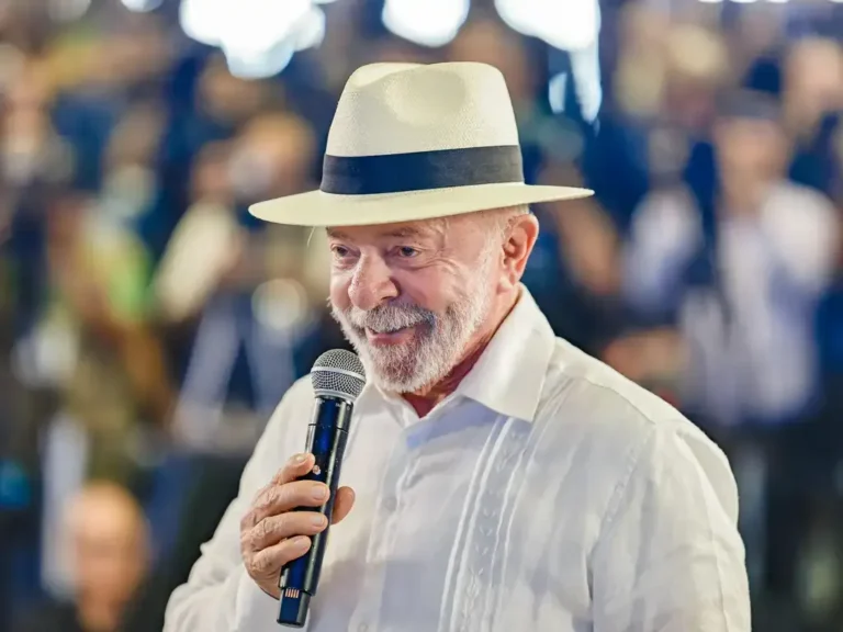 Quaest aponta 51% de aprovação de Lula entre eleitores que não se declaram petistas nem bolsonaristas