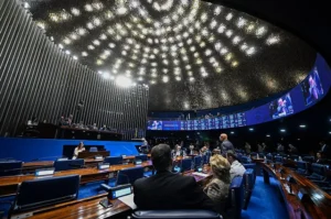 Senado garante licença remunerada para pós-graduação de professores da rede pública e projeto segue à sanção