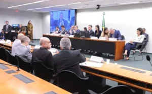 CCJ da Câmara adia votação de proposta que reduz a maioridade penal para 16 anos