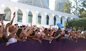 Parada LGBTQIA+ no Rio cobra maior representação política e parlamentares comprometidos com direitos sociais